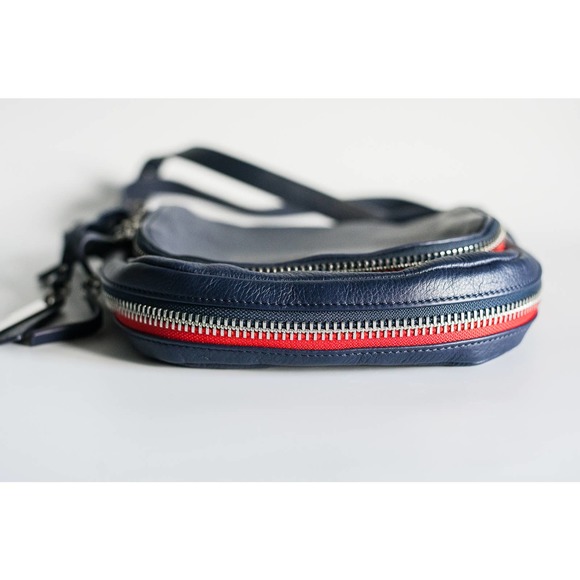 Preowned Navy Leather Vince Camuto Crossbody Bag with Red and Silver Details - Picture 3 of 7